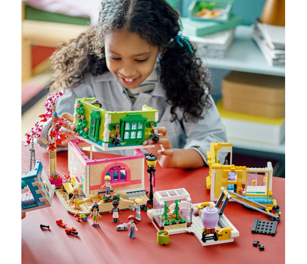 LEGO Friends 41748 Dom kultury w Heartlake - 1141570 - zdjęcie 11